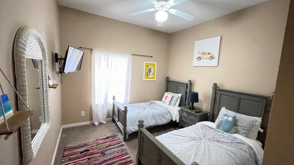 Beautiful 3 Bedroom Apartment Minutes From Disney! คิสซิมมี ภายนอก รูปภาพ